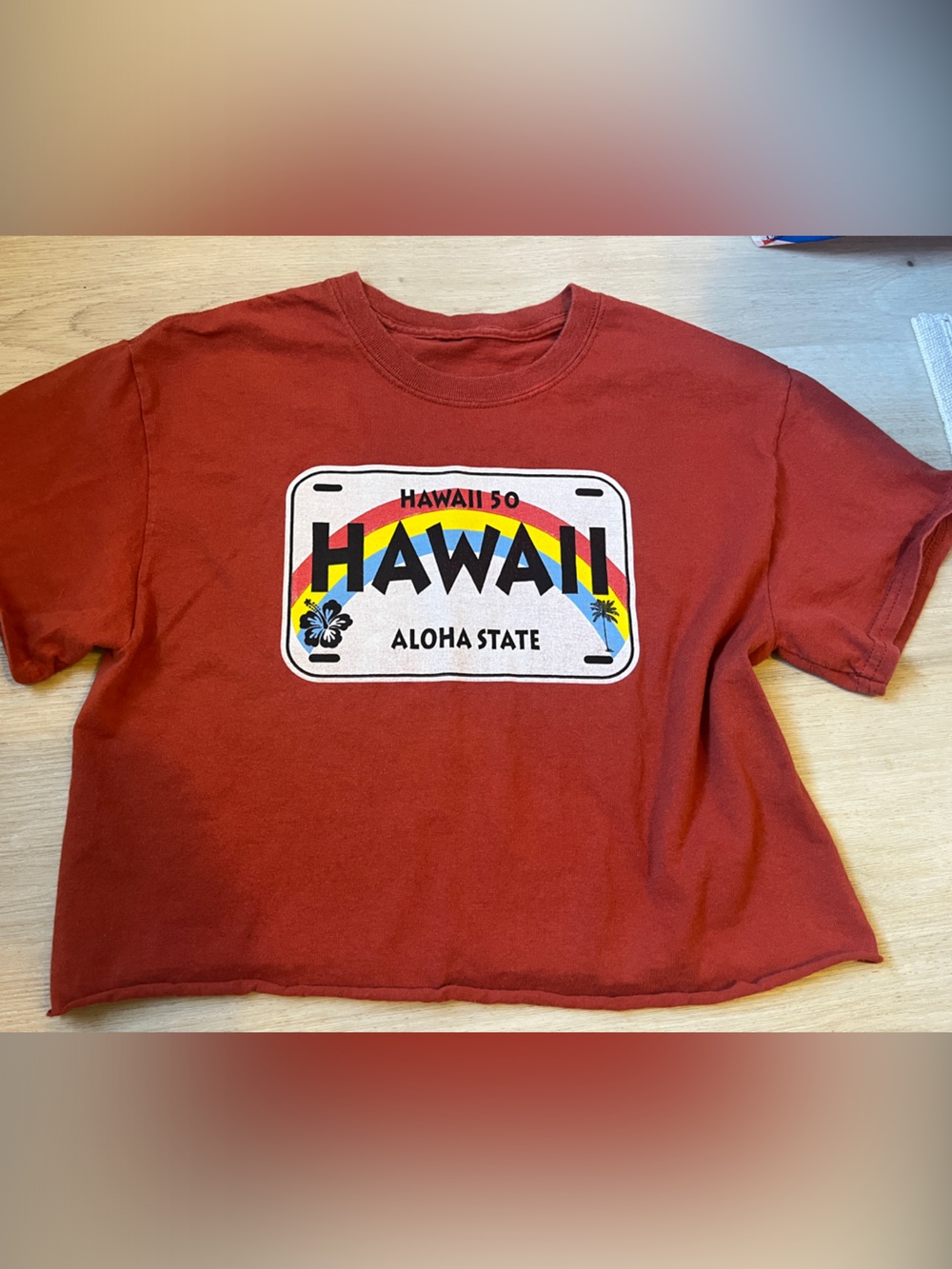 Hawaii License Plate Graphic Short Sleeve Tee - Cropped